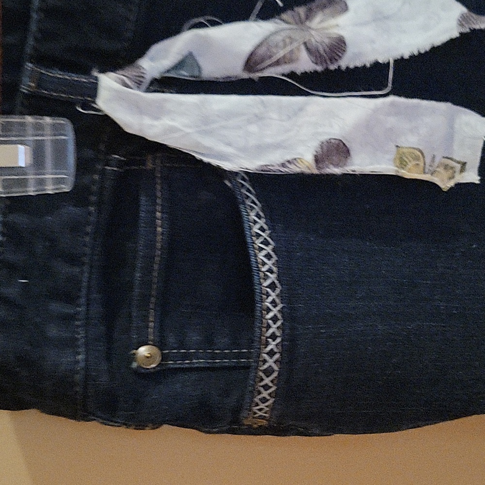 Upcycled Molly Made It floral applique & embroidery blue jeans - Picture 5 of 17
